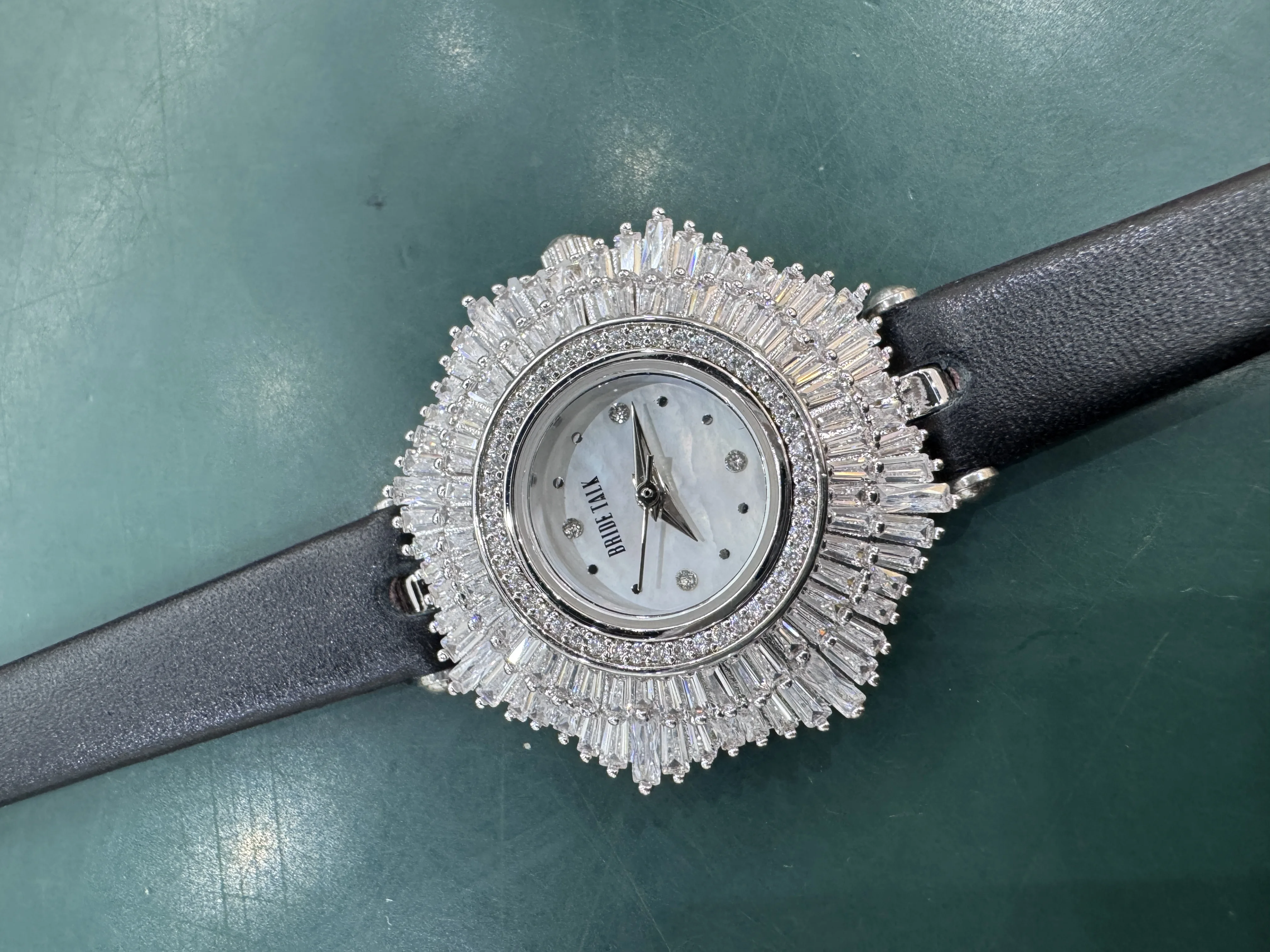 013596 Trendy Watch for Women AAA Cubic Zircon Bracelet Watch for Wedding Party Fashion Jewelry Leather Wristband