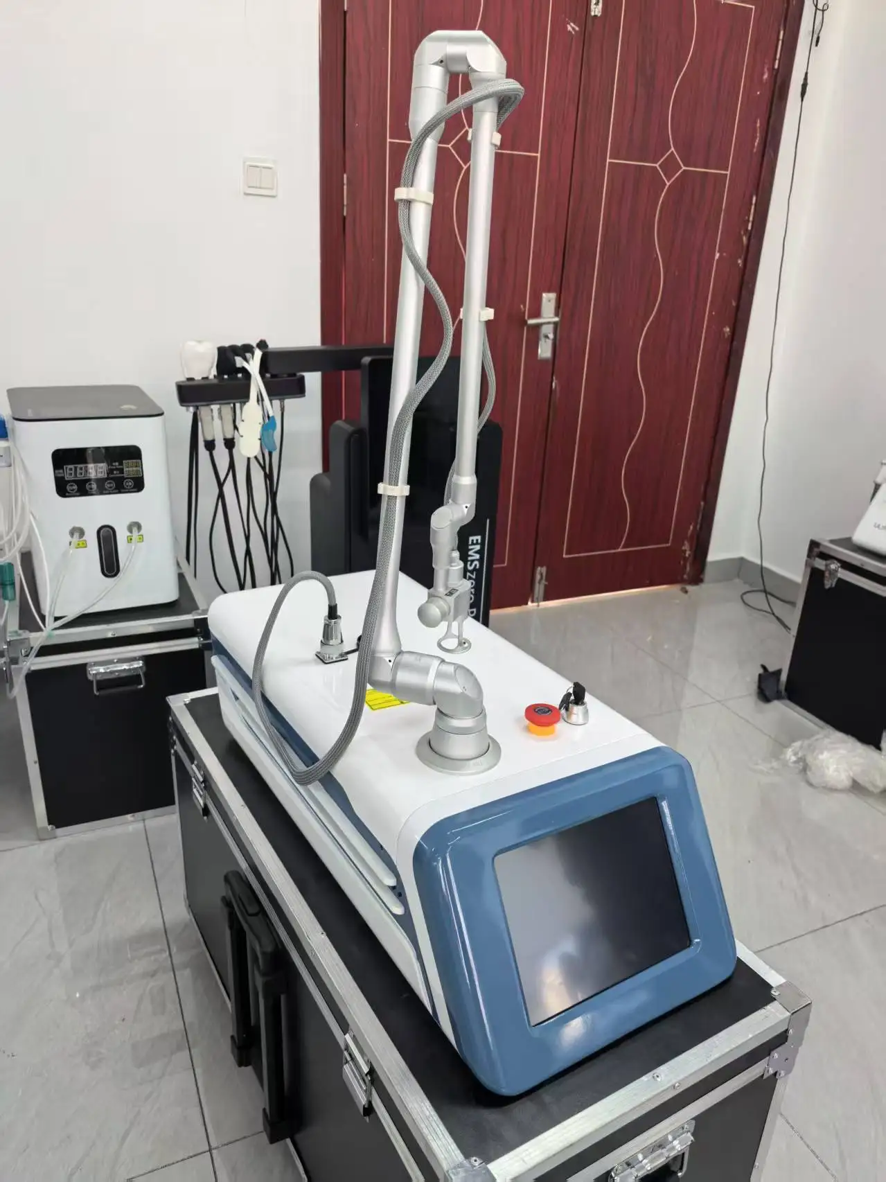 Co2 Fractional Laser Machine Comprehensive Skin Resurfacing Rejuvenation Tightening Pore Shrinkage Nodular Acne Beauty Equipment