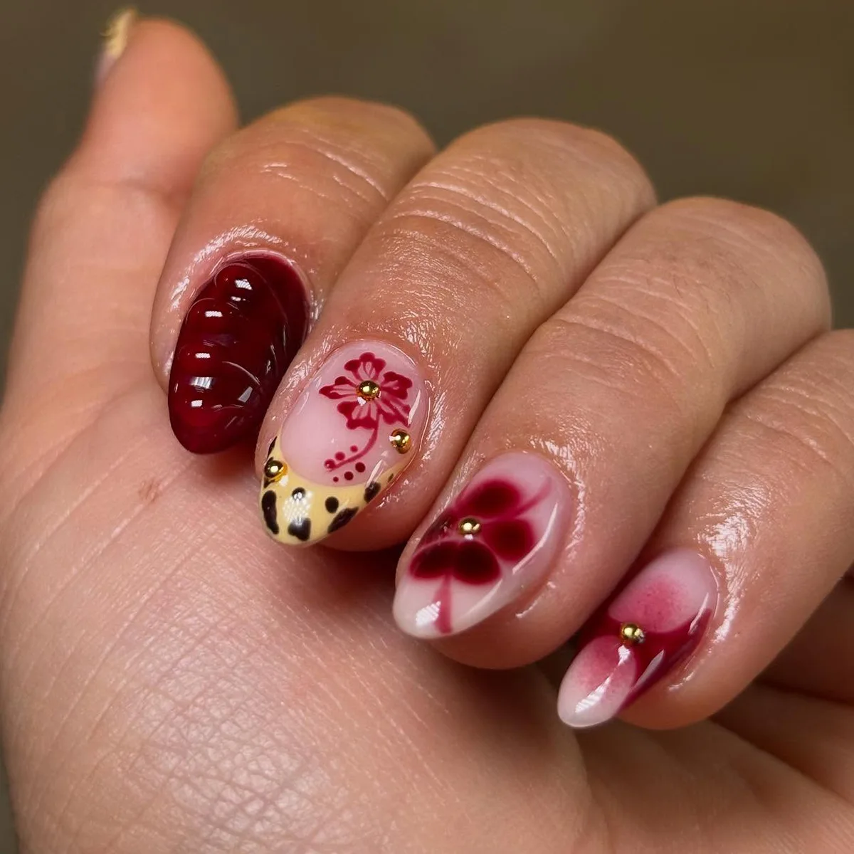 

24PCS Almond Nails Embossed French Design Elegant Floral Diamond False Nails Autumn Winter Sweet Cool Removable Press on Nails