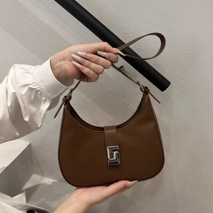 

Летняя женская сумка через плечо 2025: Новая простая качественная сумка-седло, маленькая элитная сумка на одно плечо для отдыха