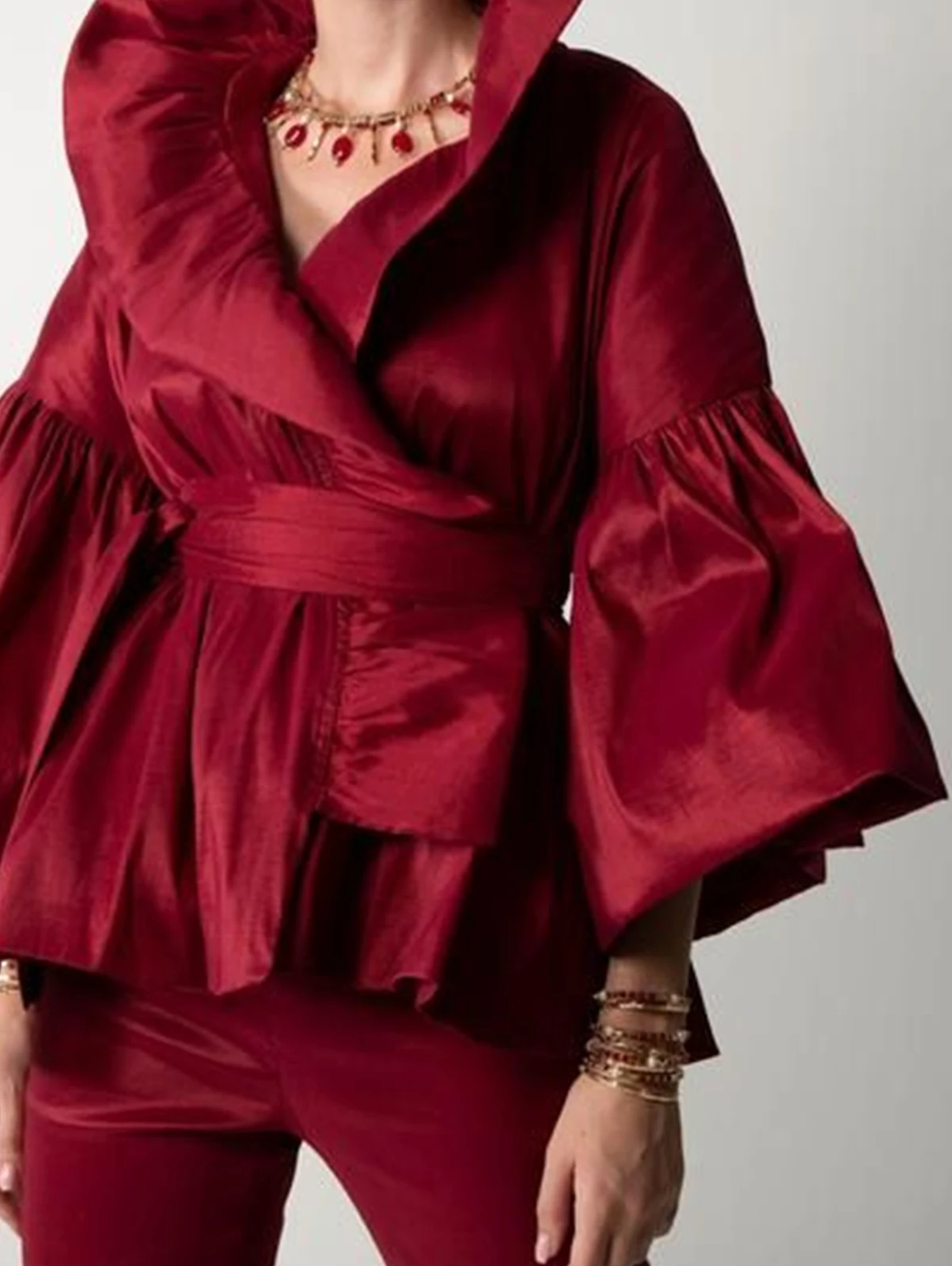 Blus gaya istana Vintage wanita blus kemeja Retro Amerika bentuk kuncup kerah berdiri lengan kelopak Satin atasan musim gugur