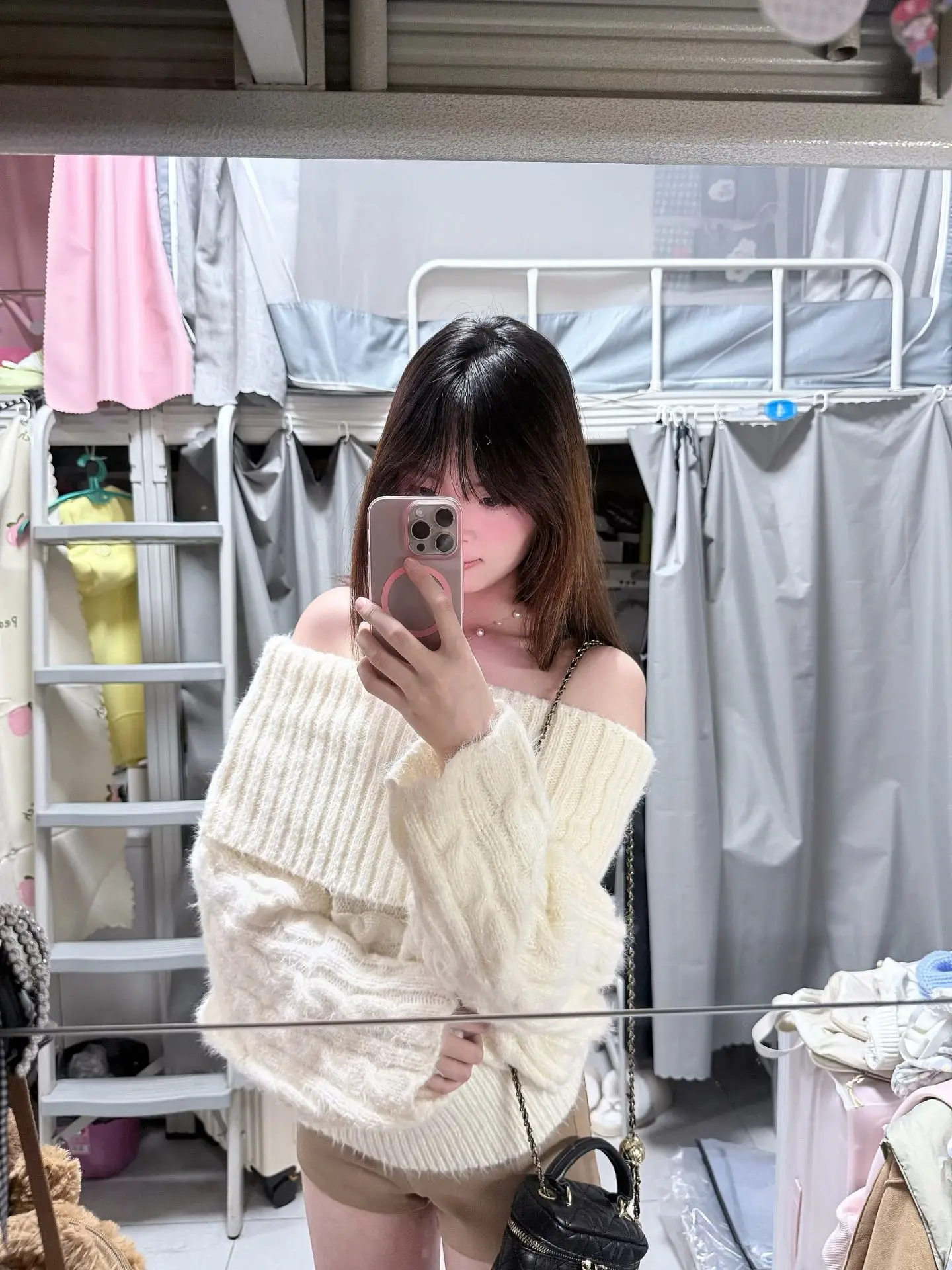 

Мягкий уютный вязаный свитер на одно плечо свободного кроя для женщин: модный осенне-зимний топ малого размера, высококачественный, теплый и комфортный