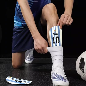 Shin Guard Messi Ronaldo Fußballschutz, Licht, Stoßdämpfer, Fußballtrainingstab, Verschleiß resistent, 1 Paar 6 Hauptverkäufe Canelas Gewichte Fitnessstudio - №2