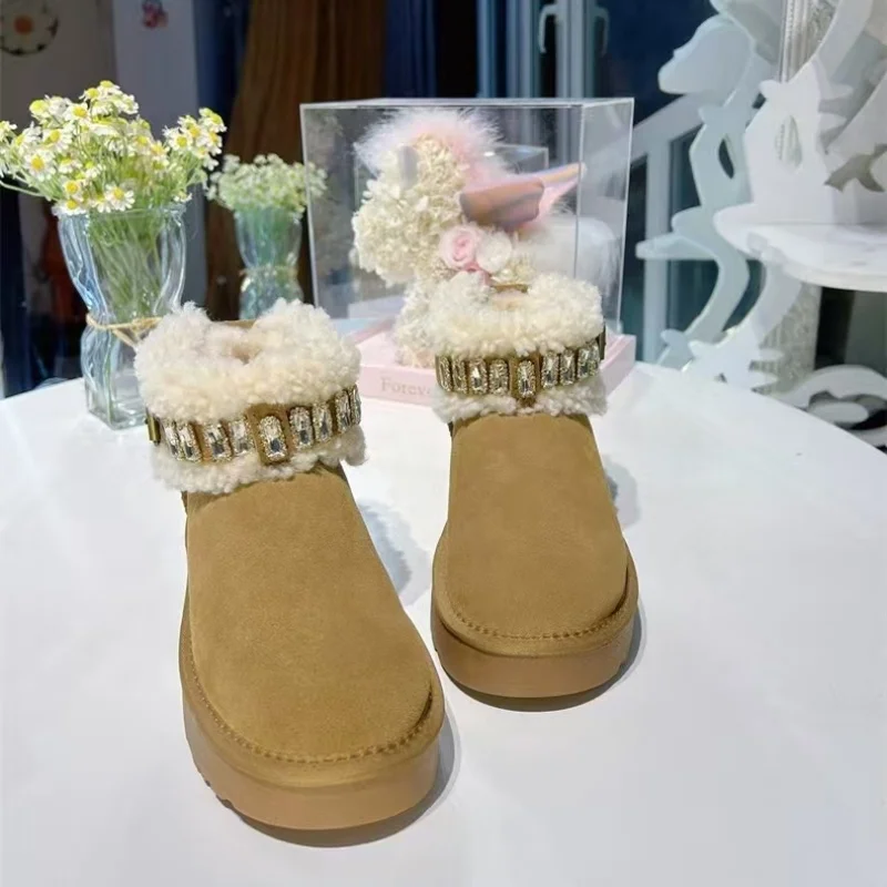 Heavy industry water drill thickened snow boots, large-sized fur integrated thick-soled women's cotton shoes 35-40