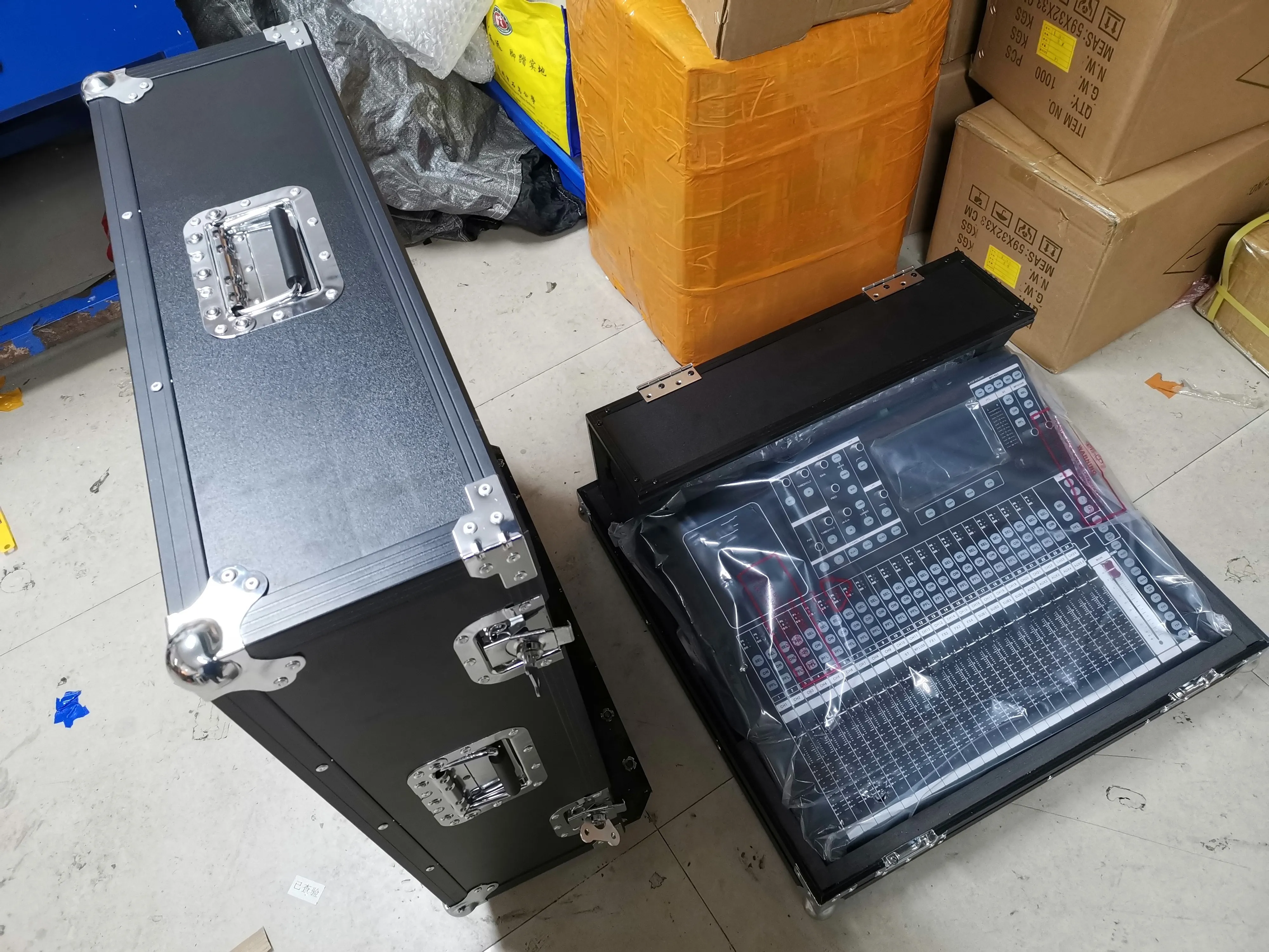 TX-32 Console Audio professionnelle offre spéciale 32CH mélangeur numérique 100MM moteur Fader AES DJ haut-parleur système sonore doté d'effets DSP