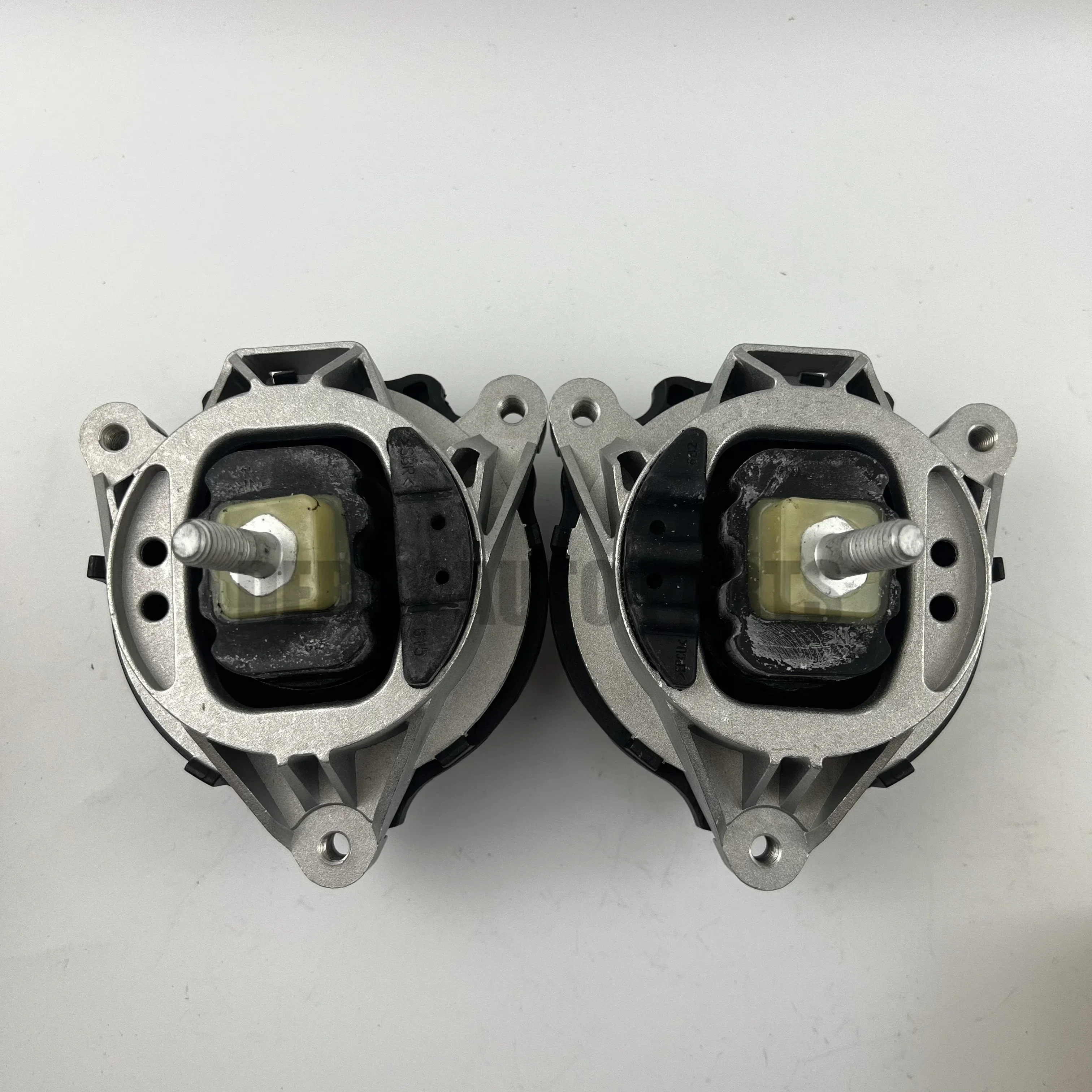 

Left or Right Engine Rubber Mounting Brackets For BMW N13 1.6 F20 F21 F30 F31 22116854251 22116854252