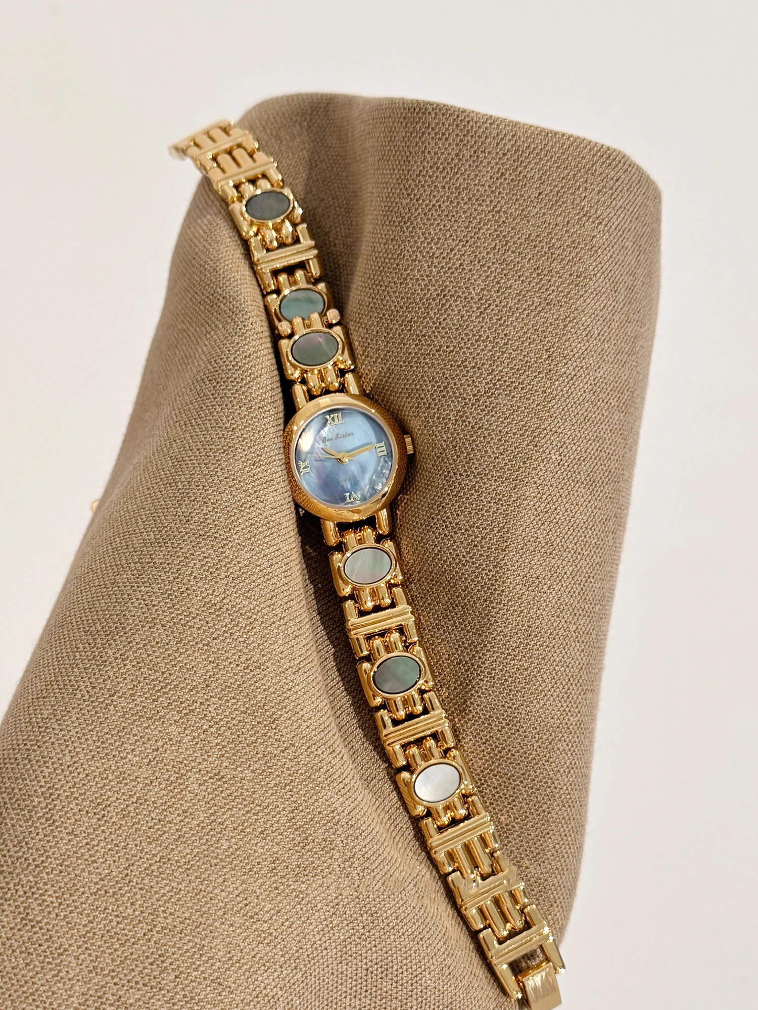 High Quality Fashion Minimalist Quartz Watches Women Waterproof Round Dial Natural Gemstone Setting Dress Clock Watch for Women