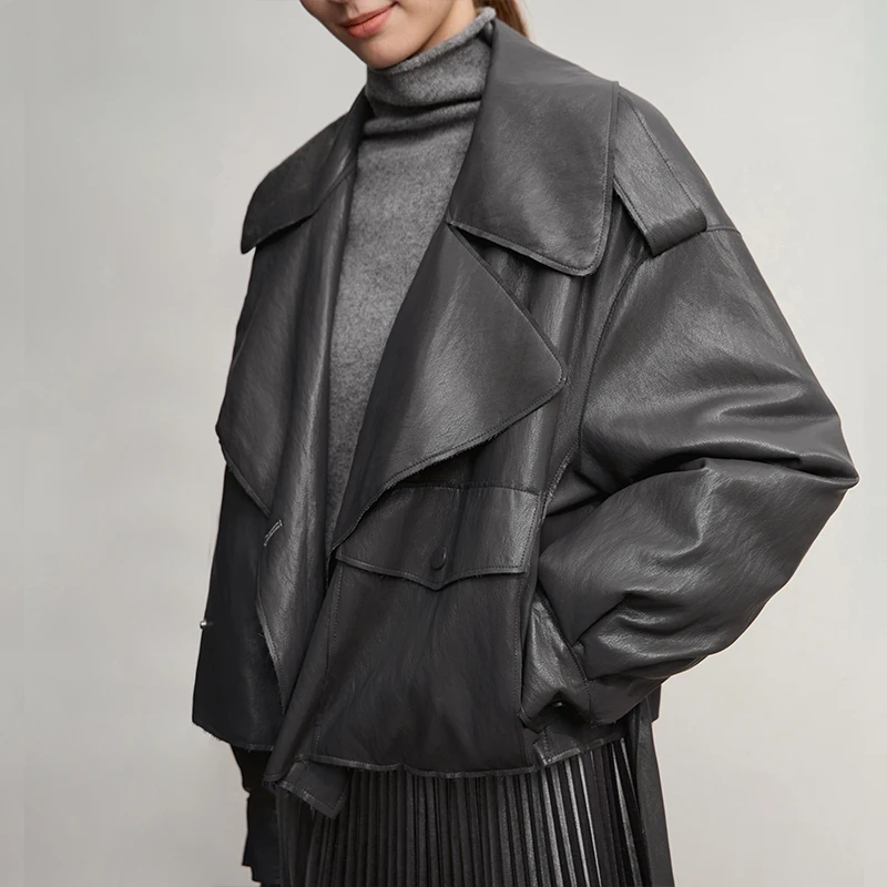 AMII ダウンジャケット レディース 2025 冬新作 PUレザー ラペル 長袖 シンプル トップス レディース ゆったり ベルト付き ショートダウンコート 12544080