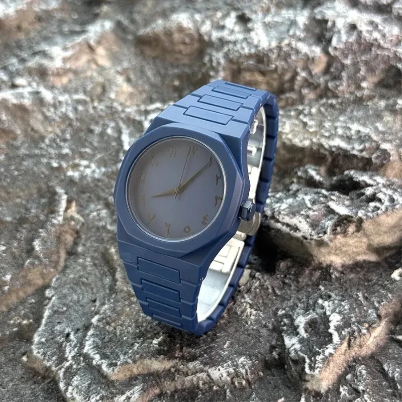 2026 جديد ساعة رجالية رائجة البيع حزام من البلاستيك الأسود الرياضة نمط 40 مللي متر حركة كوارتز موضة العربية ساعة معصم رقمية للرجال