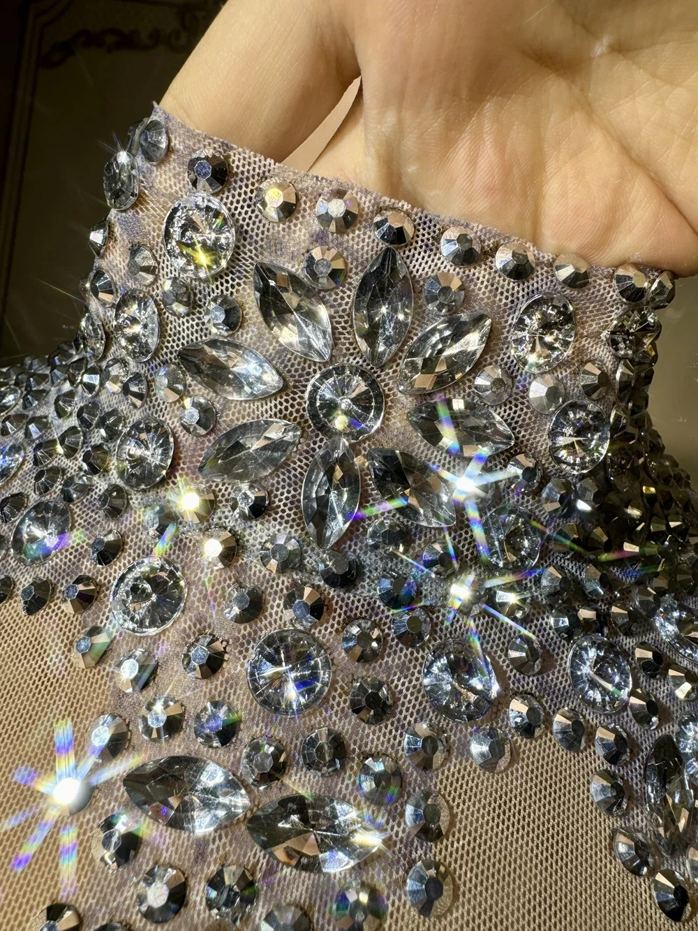 Rhinestones แขนยาว Fringes บอดี้สูทผู้หญิงเซ็กซี่ตาข่ายเต้นรําเครื่องแต่งกายนักร้องนักเต้นเวทีสวมใส่