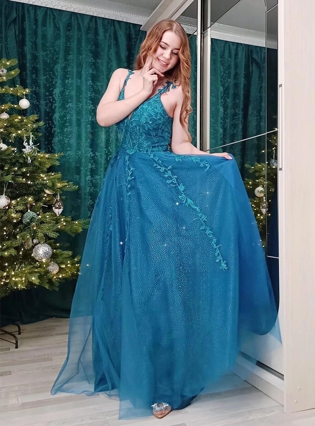 سباركلي تول فساتين لحضور الحفلات الموسيقية 2025 دانتيل زينة طويلة الكرة ثوب السباغيتي الأشرطة الخامس الرقبة مشد ثوب مسائي رسمي