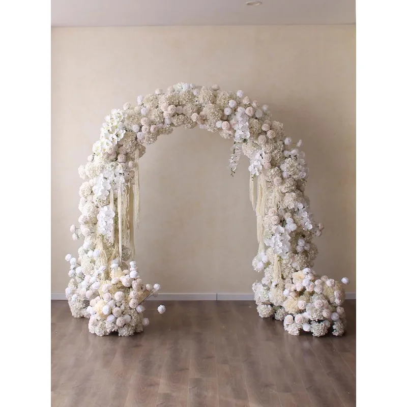 Simulationsblumen-Hochzeitsarrangement, Blumenarrangement für den Bogen, künstliche Hortensien, Studiofotografie, Fotohintergrund-Dekoration