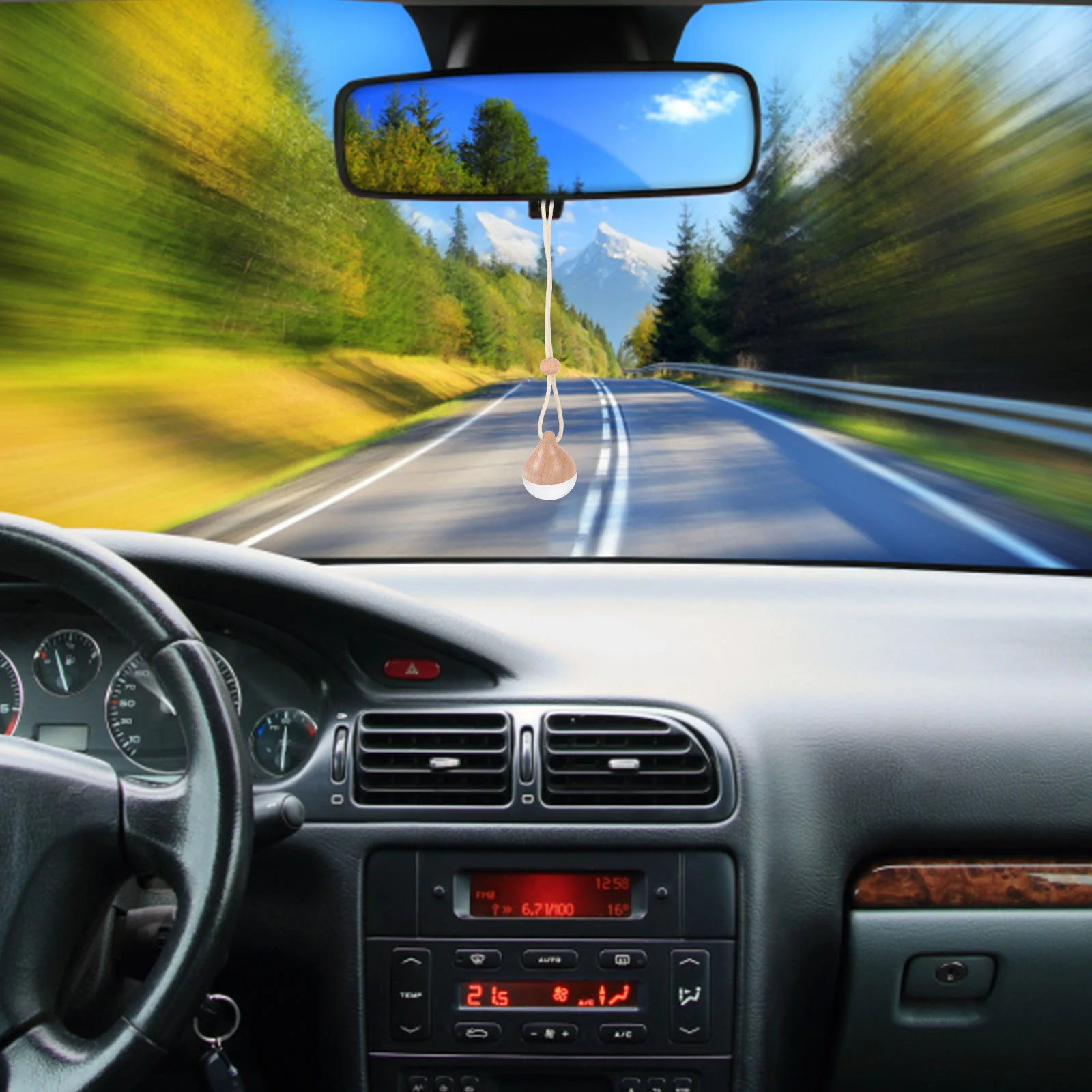 

4pcs Car Perfume Pendant Diffuser 8Ml Glass Aromatherapy Hanging Accessories For Car Home Decor Refillable Auto Vent Ornament