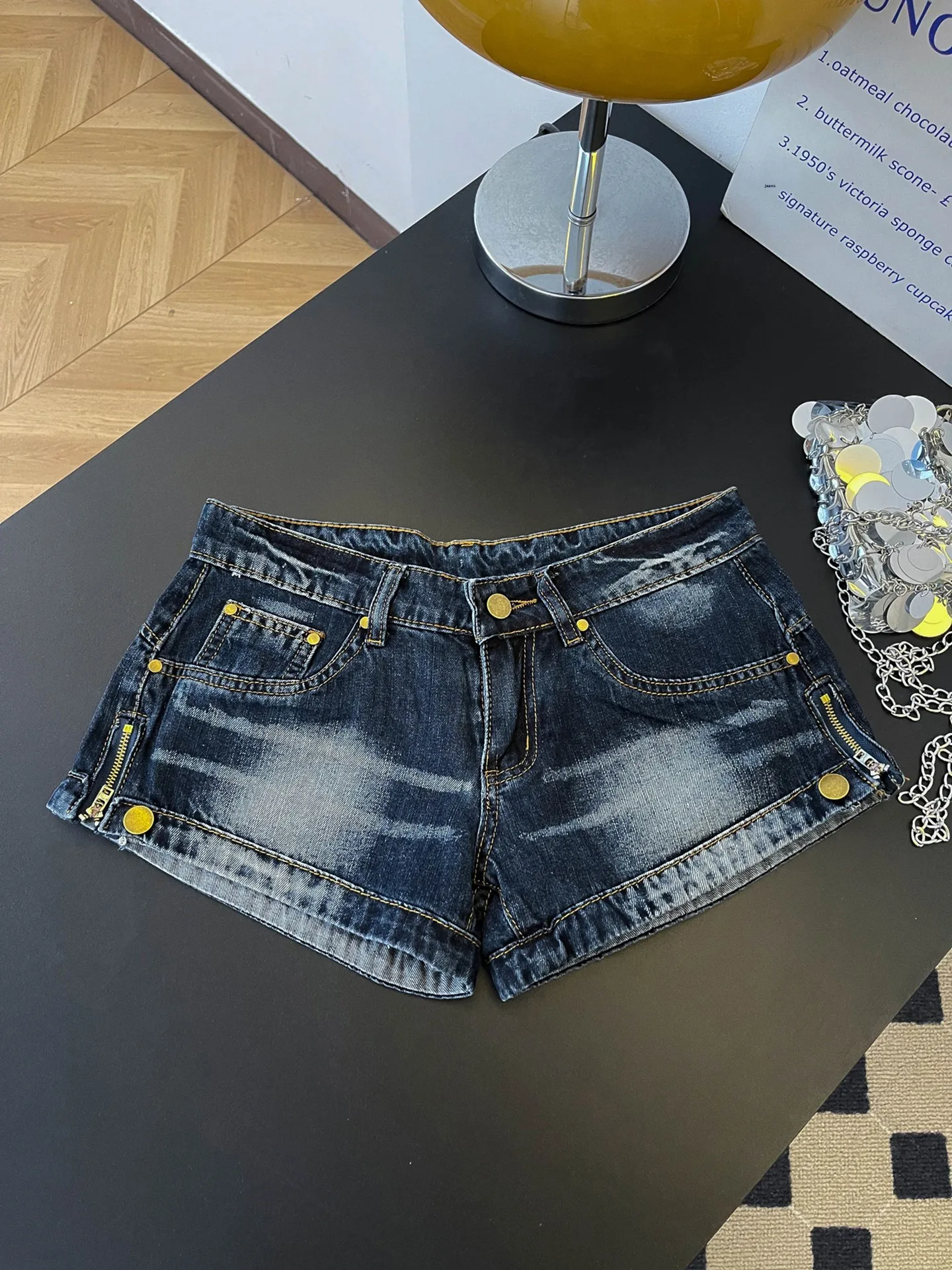 

Retro American Low Waist Distred Denim orts Women Slimming Hot Pants Metal Bule Decoration Deep Blue Bodycon orts