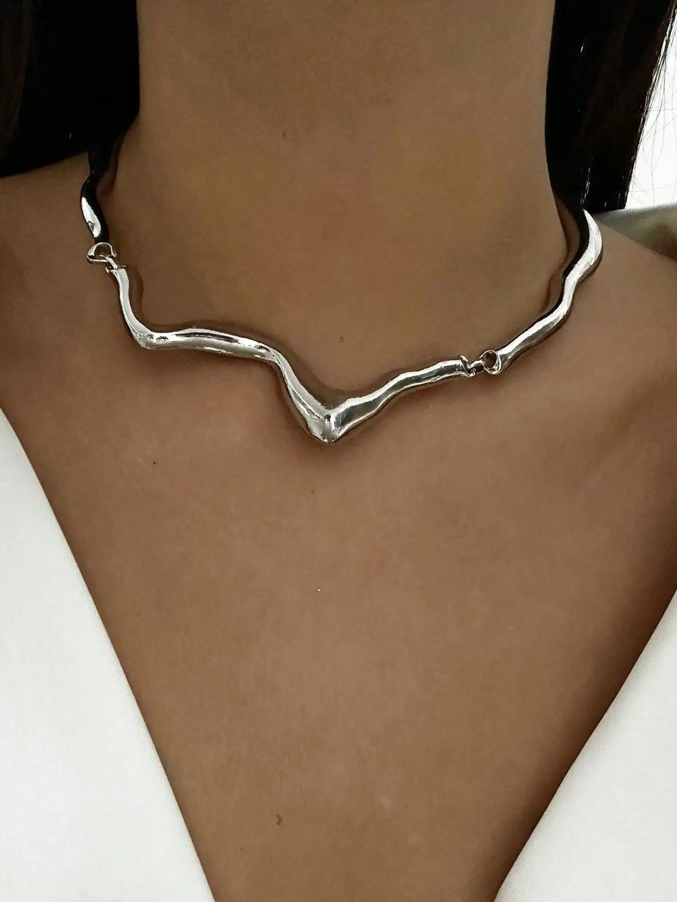 

Liquid Metal Texture Choker Necklace with Geometric Twisted Design for Daily Wear, Parties & Work