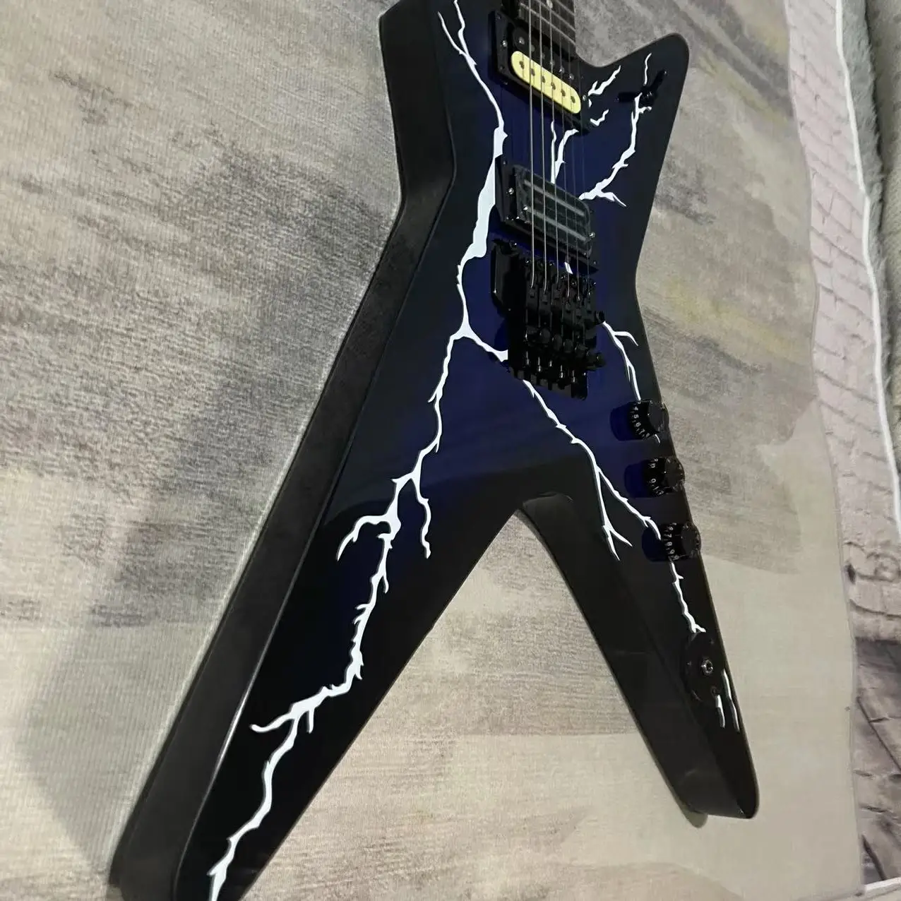 Electric Guitar 6-Chord Alien Electric Guitar, Blue Body Lightning Pattern, Factory Realistic Picture, In Stock, Order and Ship