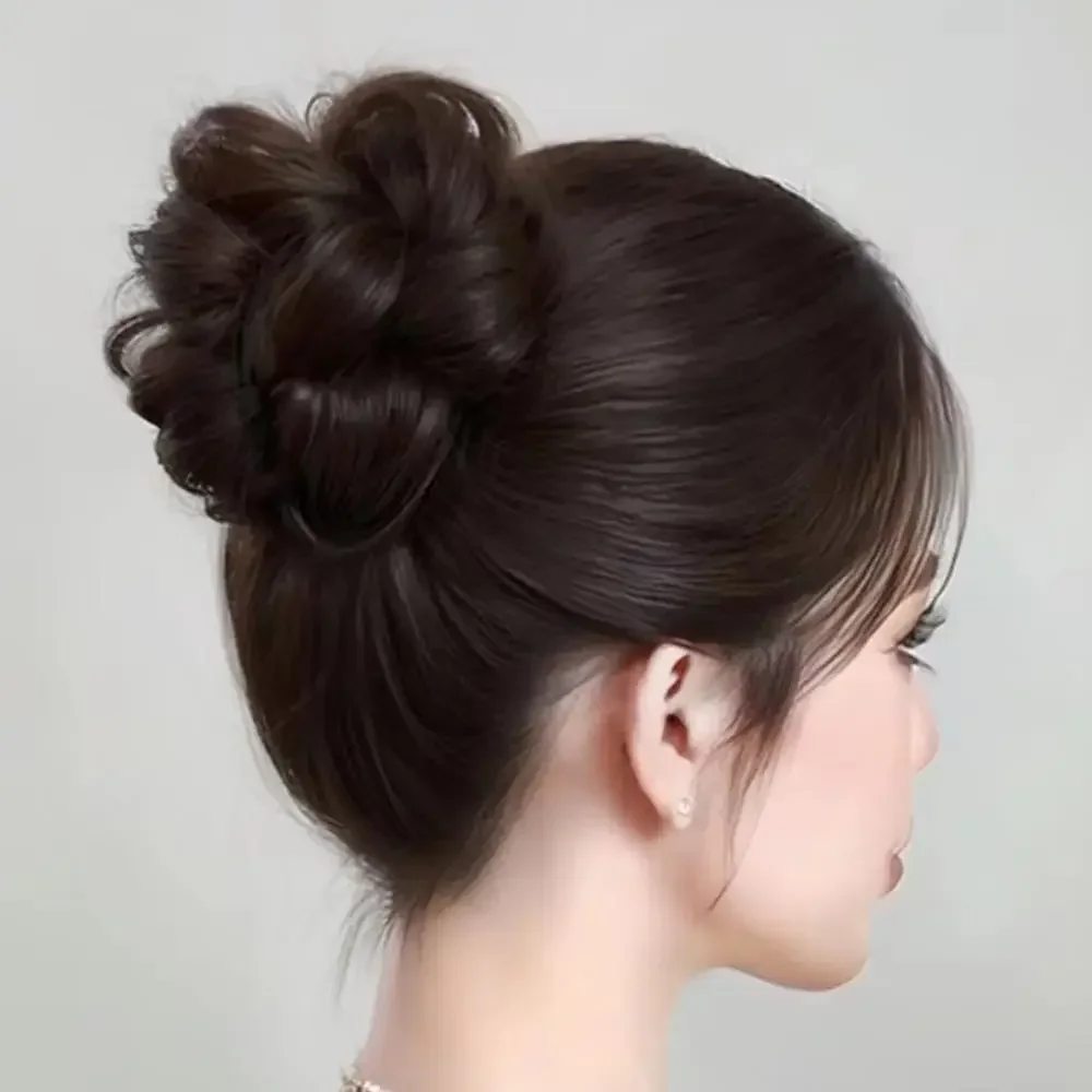 Parrucca sintetica con panino arrotolato, bastoncino per capelli da donna, capelli a spirale, boccioli di fiori, testa di fiori per aumentare il volume