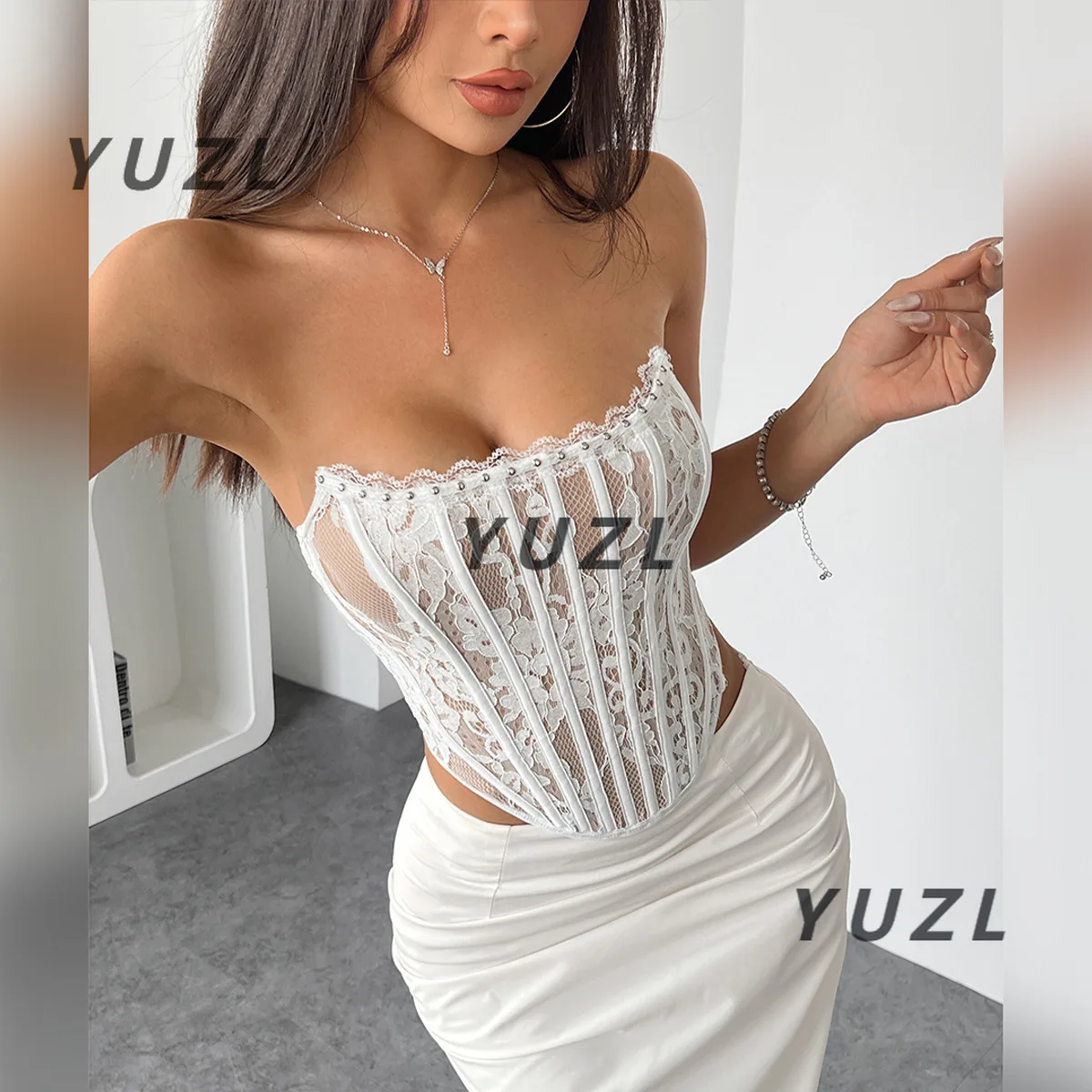 

Новинка 2025, элегантное чистое желание, кружево с цветком ветра, тонкая рыбья кость, грудь, открытая спина, продвинутый смысл, сексуальная накидка на грудь 71006