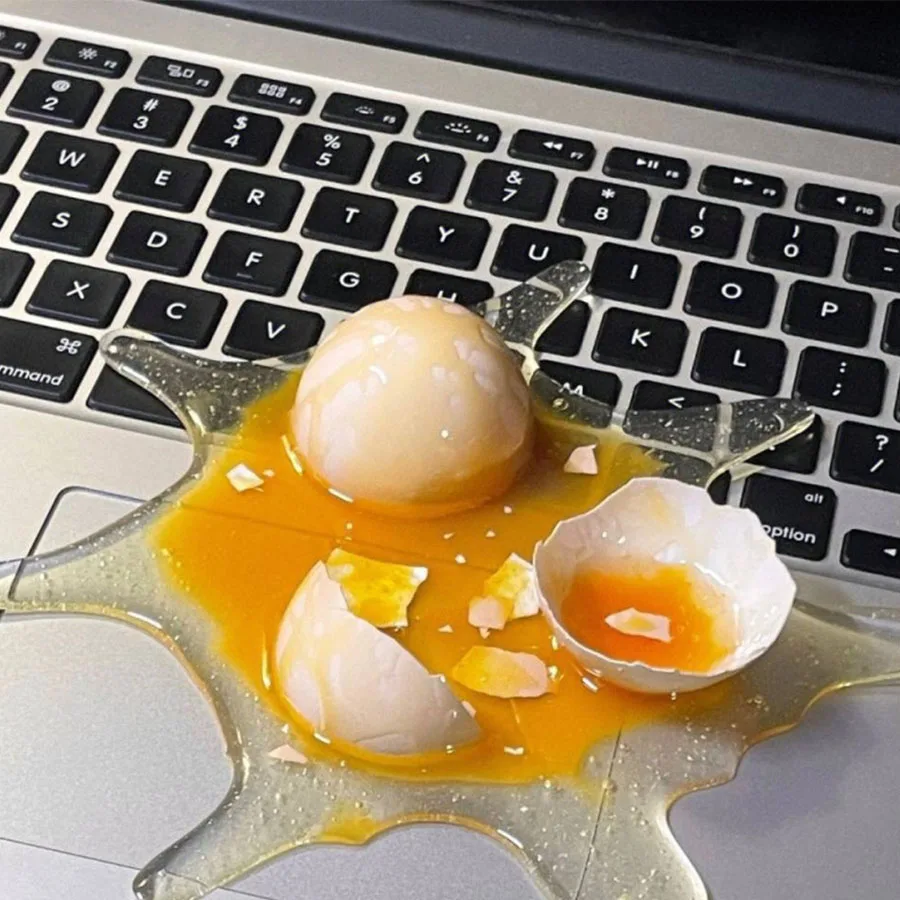

Broken eggs, phone stand, broken eggs, prank gift box