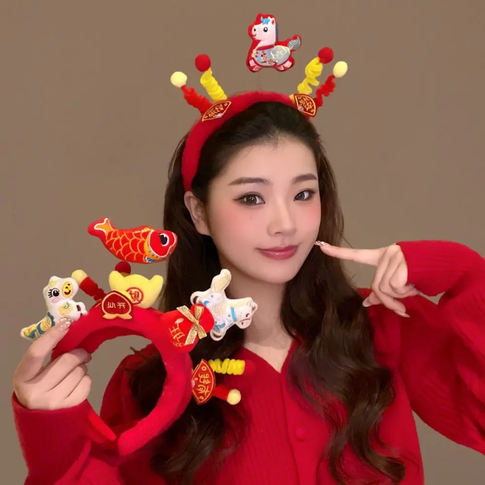 

Exquisite Cartoon New Year Headband Lucky Cat Horse Horse Hairband Headwear Pony Horse Headband New Year Headpiece