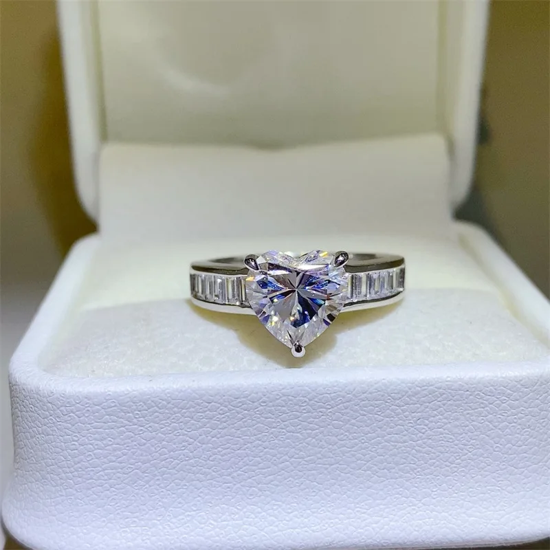 

Luxurious & Eye-Catching Luxury Heart Oversized Ring For Women 3ct Moissanite PT950 Platinum | Grand and striking, full of aura