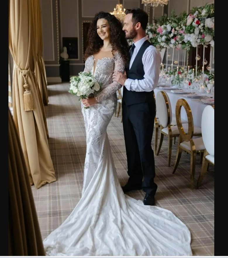Customized Sparkly Crystals Beads Arabic Plus Size Wedding Dress Vestidos De Novia Long Sleeves Bridal Gown with Removable Skirt