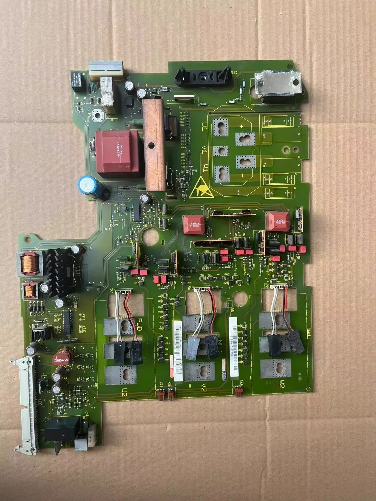 

6SE7024-7TD84-1HF3 MASTERDRIVES POWER CONTROLLER MOD. PEU F. UNITS 47A 510-620V DC 6SE7024 7TD84 1HF3