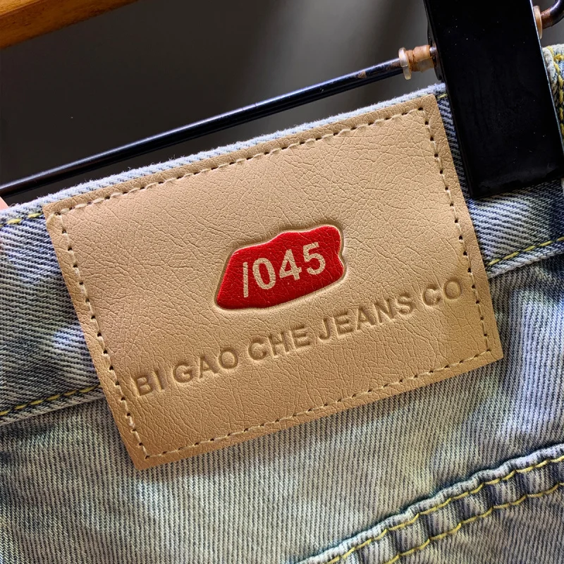 Graffiti paint printed fashionable denim shorts for men, loose straight leg casual high-end washed denim five quarter shorts