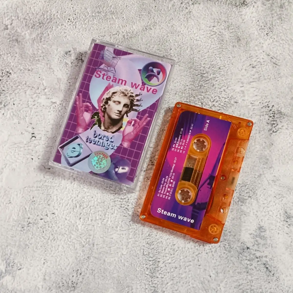 

Коллекция музыки в стиле Vaporwave: ретро-кассеты, новые запечатанные, психоделическая электронная амбиент-музыка для проигрывателя