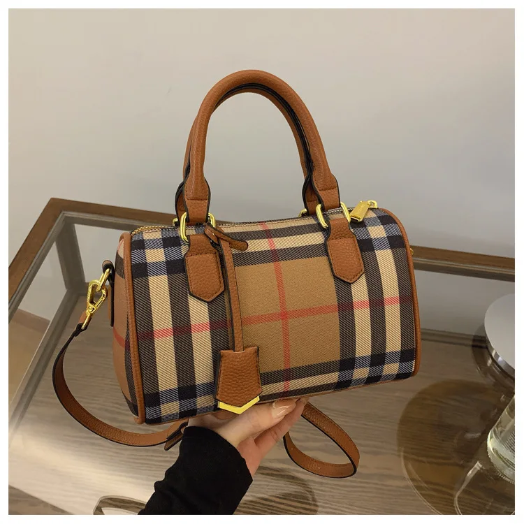 

2025 Summer Phone Crossbody Bag, Women's Unique Textured Shoulder Purse, Casual Day to Night Tote, Sling Bag, Minimalist Top