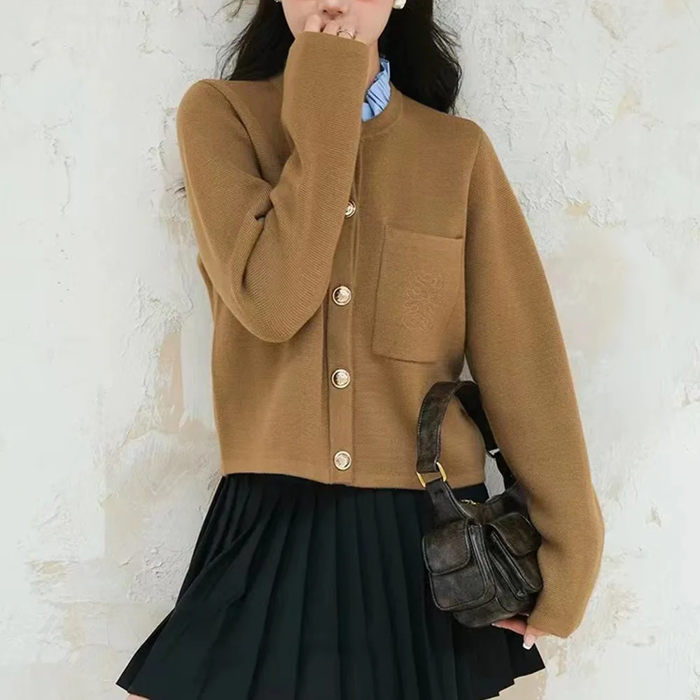 S Home 2024 Otoño Invierno nuevo Sle Retro volante Svel suéter de punto cárdigan abierto desmontable cuello de seta bordado