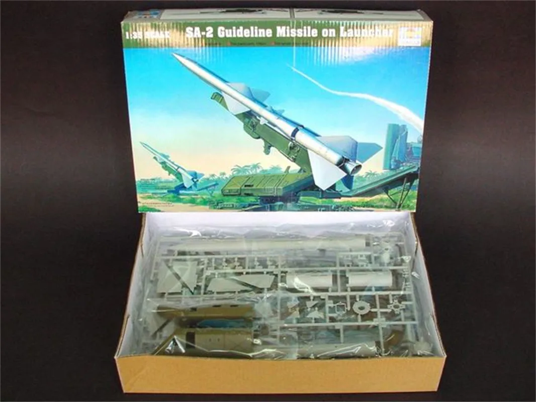 

Трубач, масштаб 1/35, радиостанция SAM-2 с пусковой кабиной, военная пластиковая модель в сборе # 00206