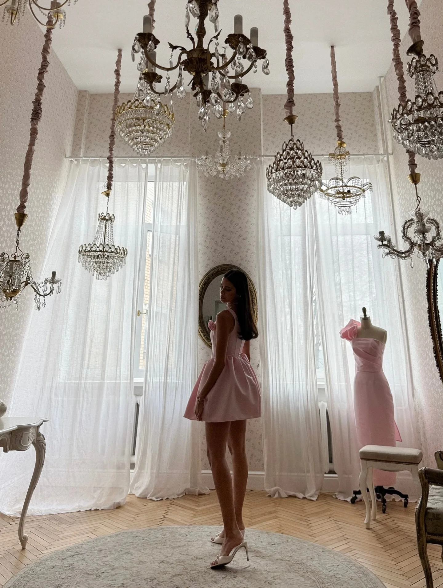 Hübsches Satin-Mini-Partykleid für Damen, hübsches Blumen-Taft-Sommer-Abschlussballkleid, bauschige Rüschen, abgestuftes Satin-Festzug-Abendkleid