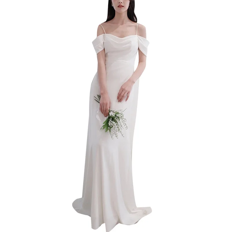 Leichtes Hochzeitskleid im französischen Stil für die Braut, schlichtes, elegantes, schulterfreies Satin-Outdoor-Kleid, Waldstil, weißes Träger-Meerjungfrauenkleid