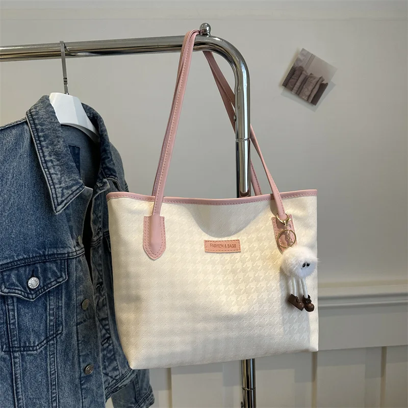 

Women Leather Tote Bag with Pendant Lightweight Shoulder Bag Trendy Shoulder Handbag Casual Shoulder Bag for Daily Use
