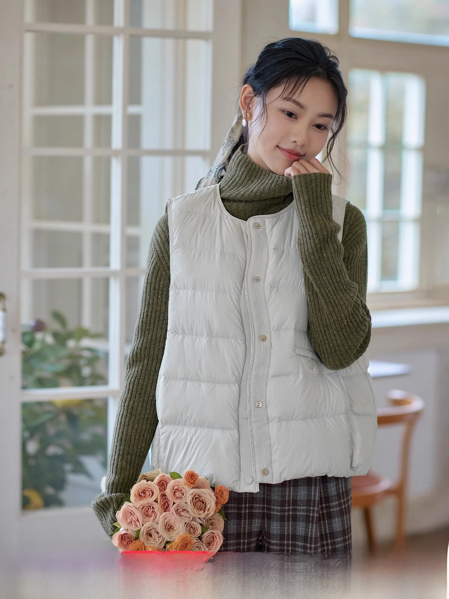 

Red White Women's ort Du down Vest 2025 Winter New Outerwear Jaet Warm Straight Cut 90% down Fill Power No Hat Design