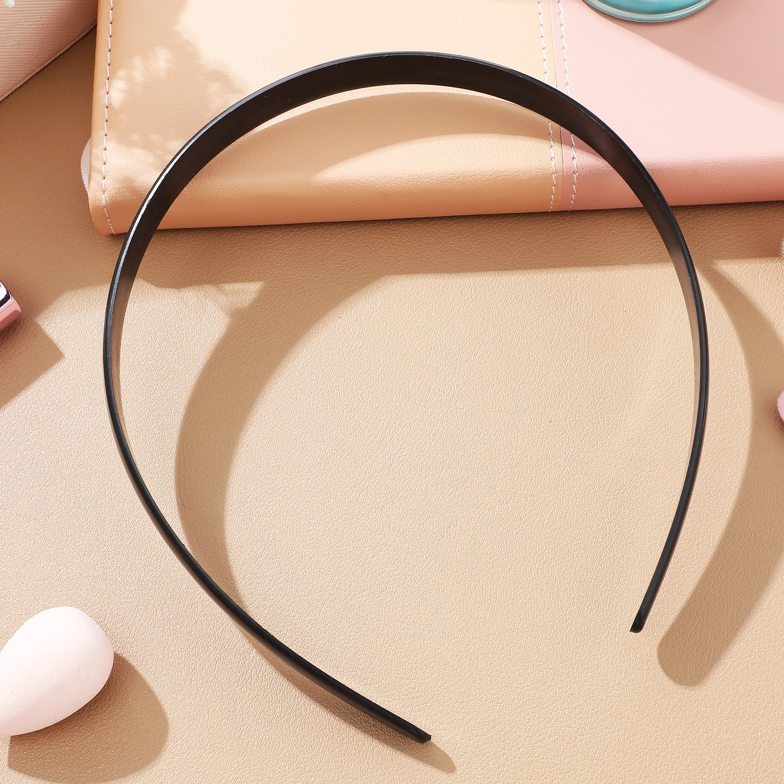 20 قطعة من عصابات الرأس البلاستيكية السوداء رقيقة بسيطة عقال للنساء المراهقات خفيفة الوزن ومريحة إكسسوارات الشعر السائبة