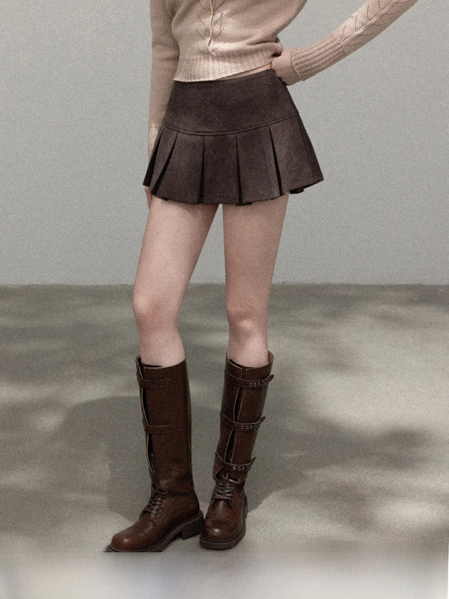 Retro Brown A-Line High Waist Half Skirt Women's Autumn 2026 Slim Fit Short Skirt Soft Comfortable Polyester Blend Gathered
