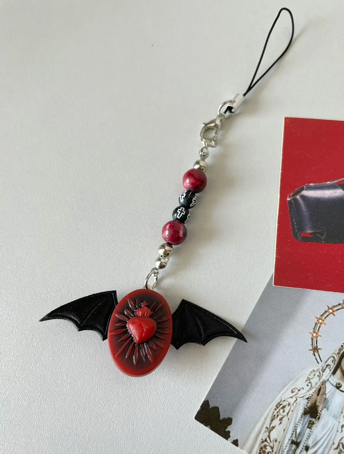 سلسلة هواتف محمولة الظلام القوطية الصليب الحب الخفافيش شيطان أجنحة مطرز النساء الهاتف المحمول قلادة Ins الرياح Y2k الحبل السحر اكسسوارات