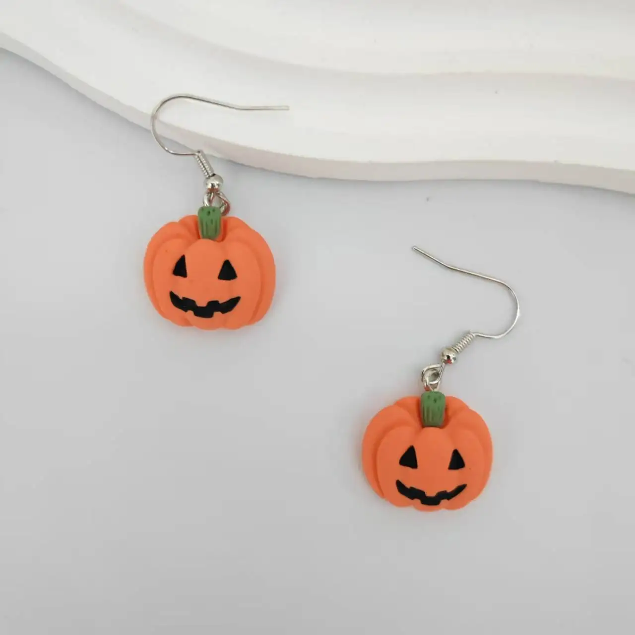 

Hiphop Halloween Earrings Women Pumpkin Ghost Face Pendant Ear Dangle Earrings Resin Jewelry Gifts