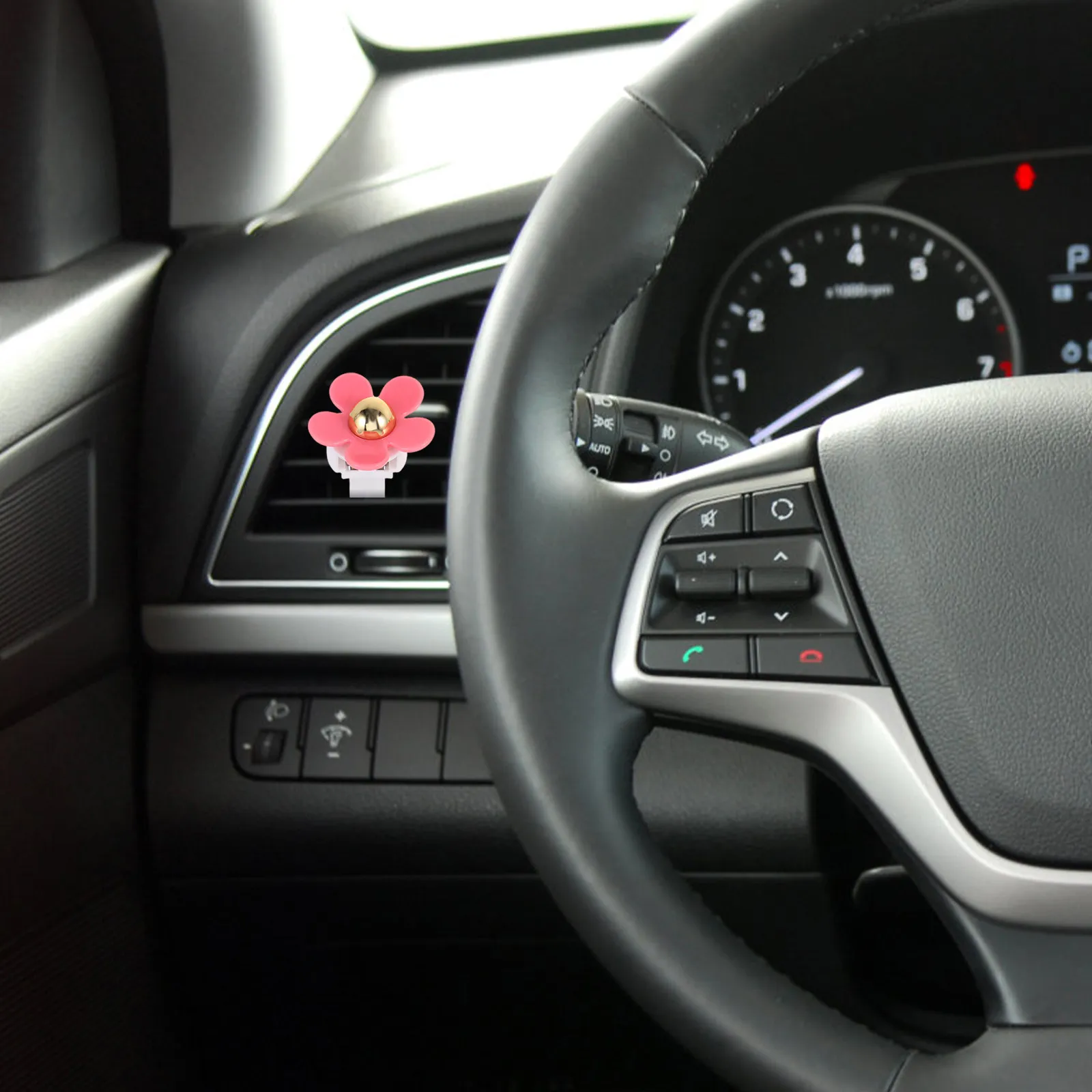 4Pcs Cute Daisy-Shaped Car Air Freshener Vent Clips Adjustable Air Purifying Scent Diffuser for Auto Interior Office Bedroom