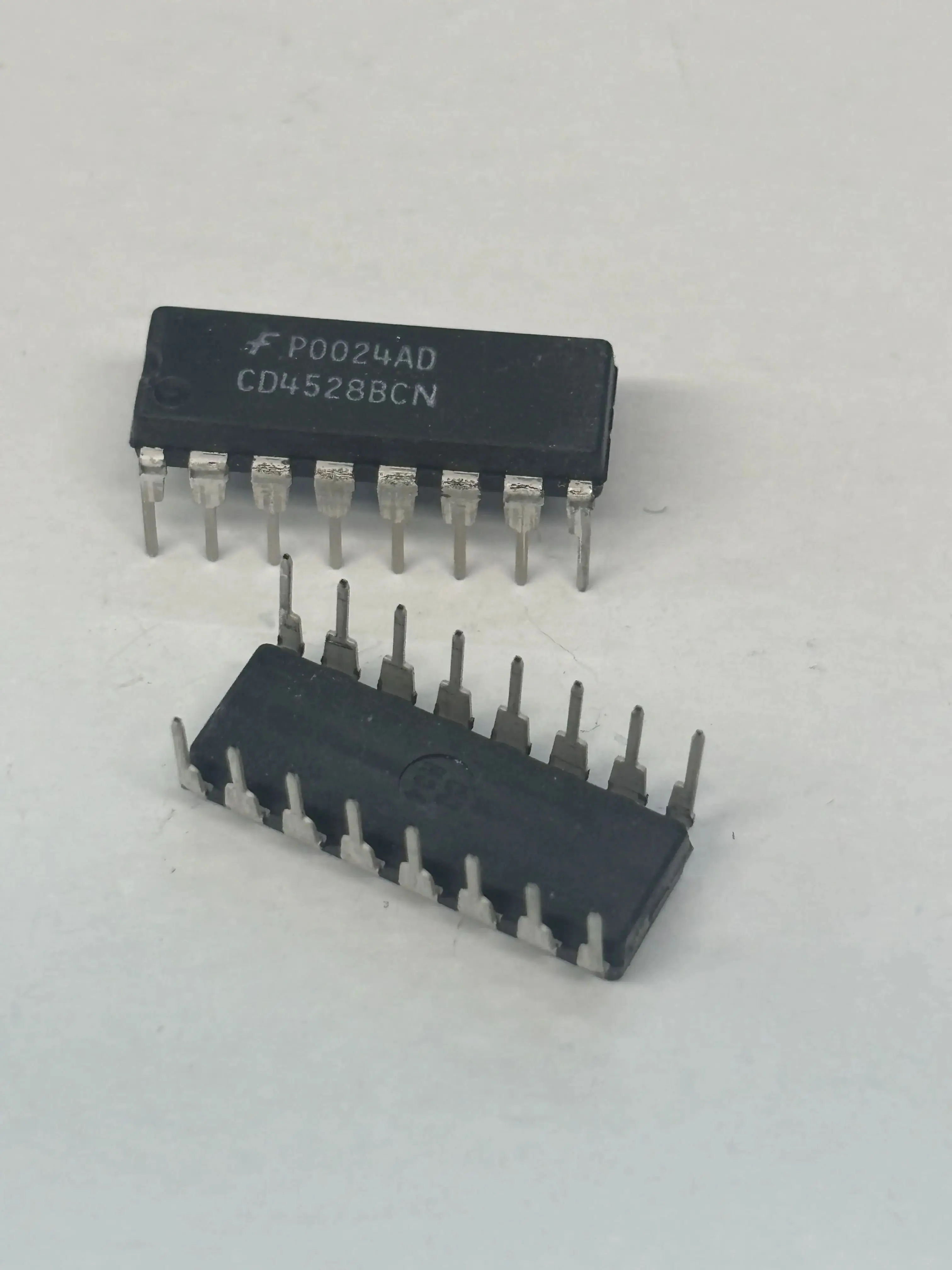 CD4528BCN CD4528 DIP-16 multi-frequency oscillator logic IC new original