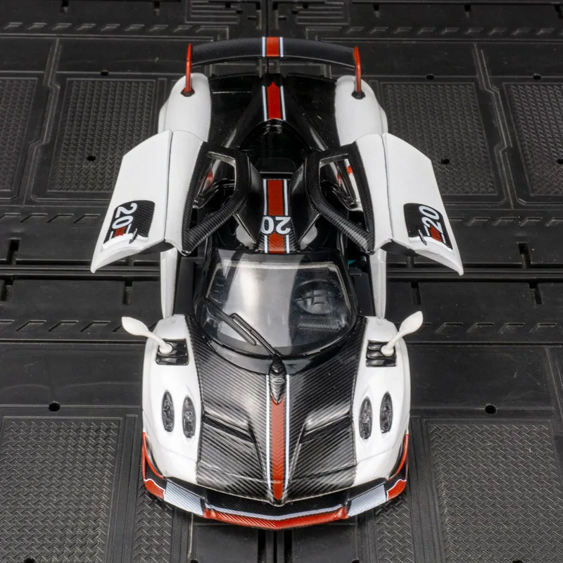 

Модель суперкара Pagani BC из сплава, масштаб 1:32, с открывающимися дверями, имитацией звука и световых эффектов.