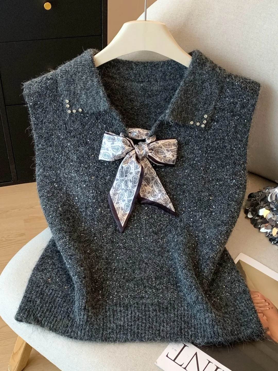 

High-End Silk Scarf Knitted Vest Women's Autumn Winter Svel Collar Bal Tank Top with Belt Luxury Feel