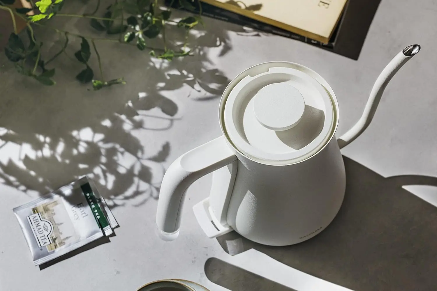 K07A BALMUDA The Pot 0.6L electric kettle 100V only Japan Import 2022 Model (White)