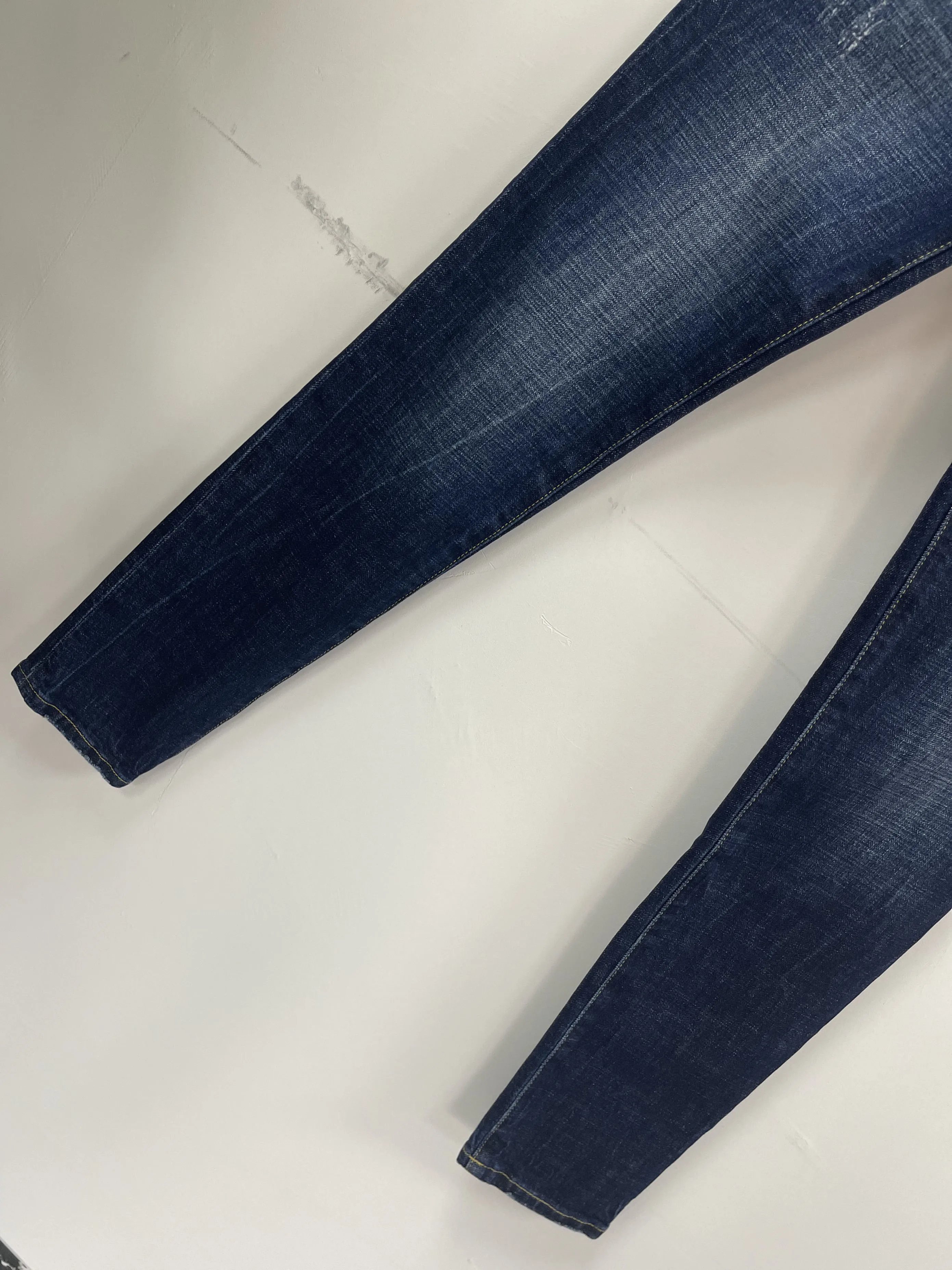 2024 New D2 Jeans for Men's Fashion, Slimming, Minimally Designed, Scratched, Patched, Painted, Micro Elastic, Small Leg Pants