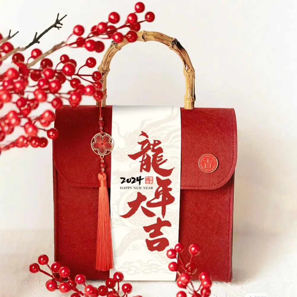 Przenośne świąteczne pudełko w chińskim stylu narodowym noworoczny prezent pudełko z wytrzymałym uchwytem frędzle z delikatnym wykonaniem świątecznym dla 2024