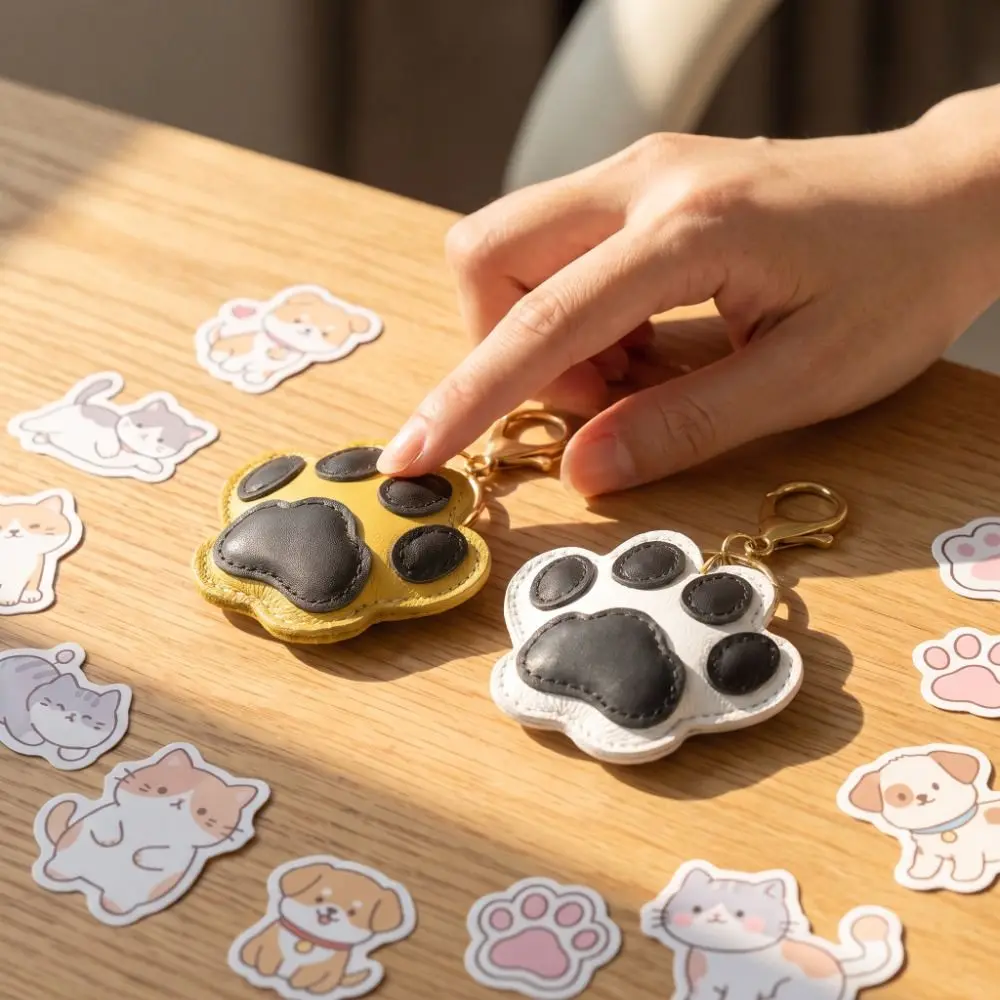 Magnifique porte-clés en cuir avec pendentif patte de chat, breloque de sac tendance en cuir véritable, porte-clés de voiture