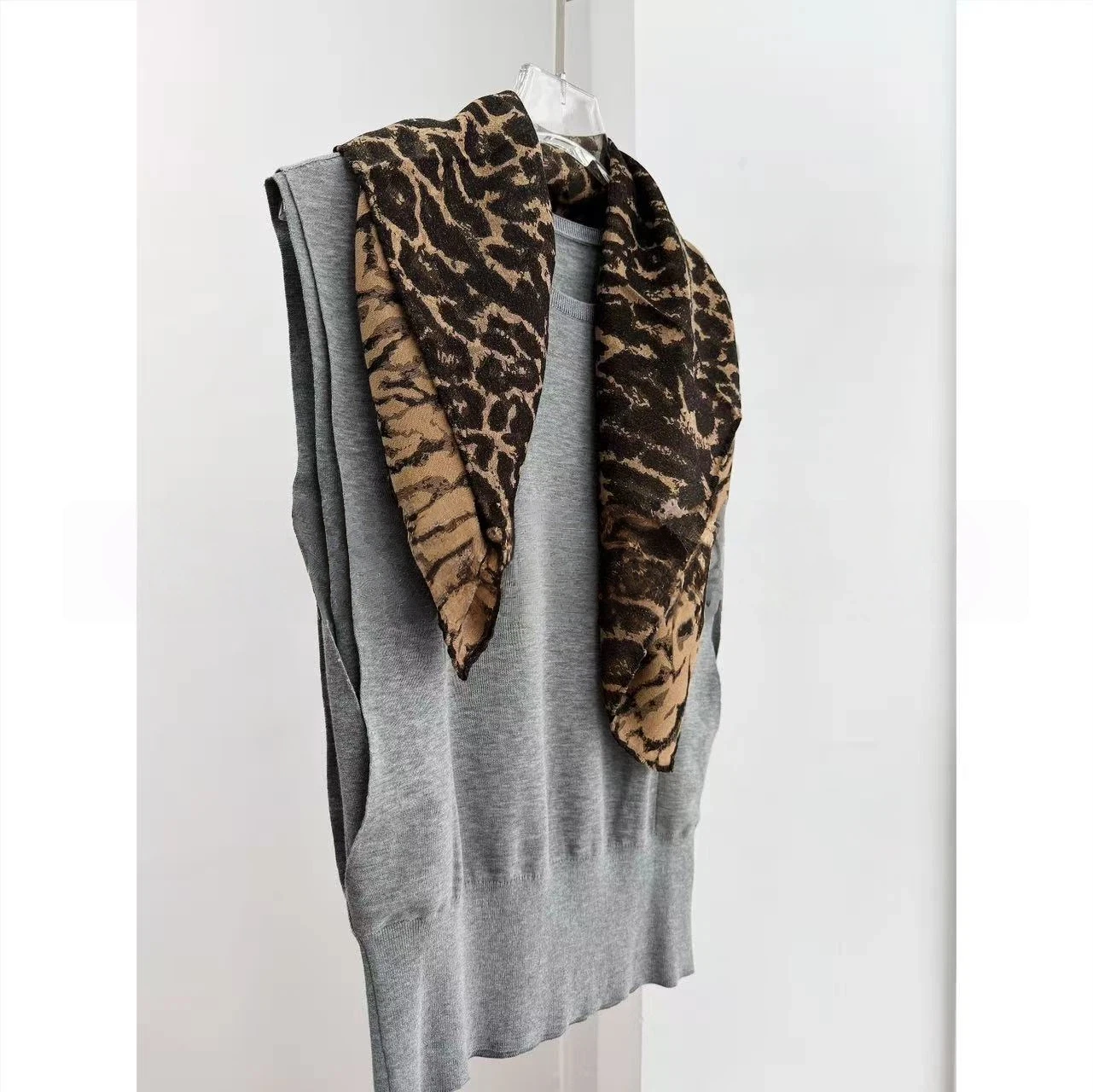 Vintage Fashion Patterns - 35% Silk, 65% Wool Women's Scarf
