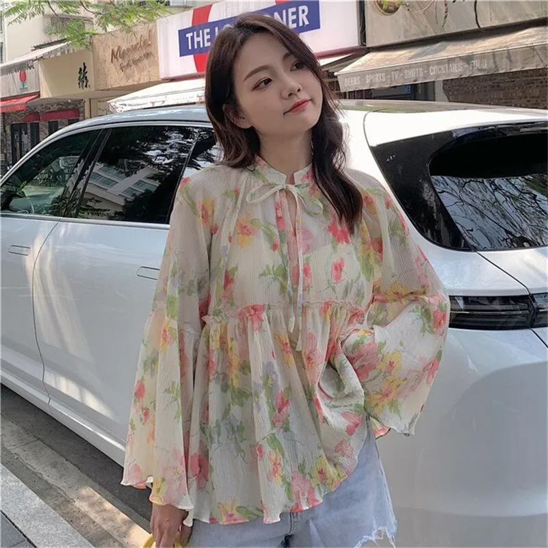 シルクシフォンシャツ,花柄プリント,フレアスリーブ,スタンドカラー,デザイン,エレガント,春